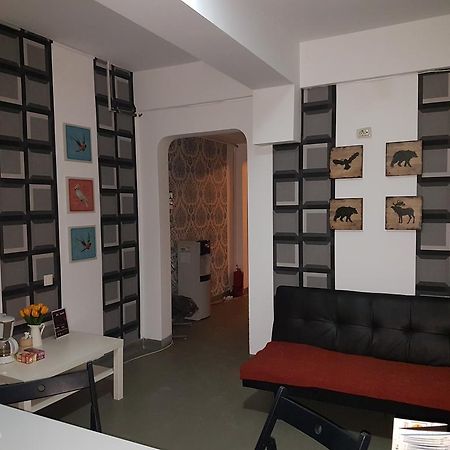 Vogue Hostel Bucarest Esterno foto