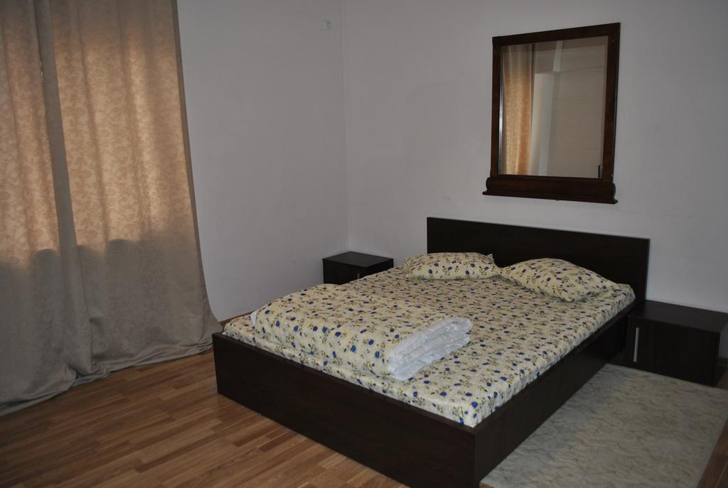 Vogue Hostel Bucarest Esterno foto