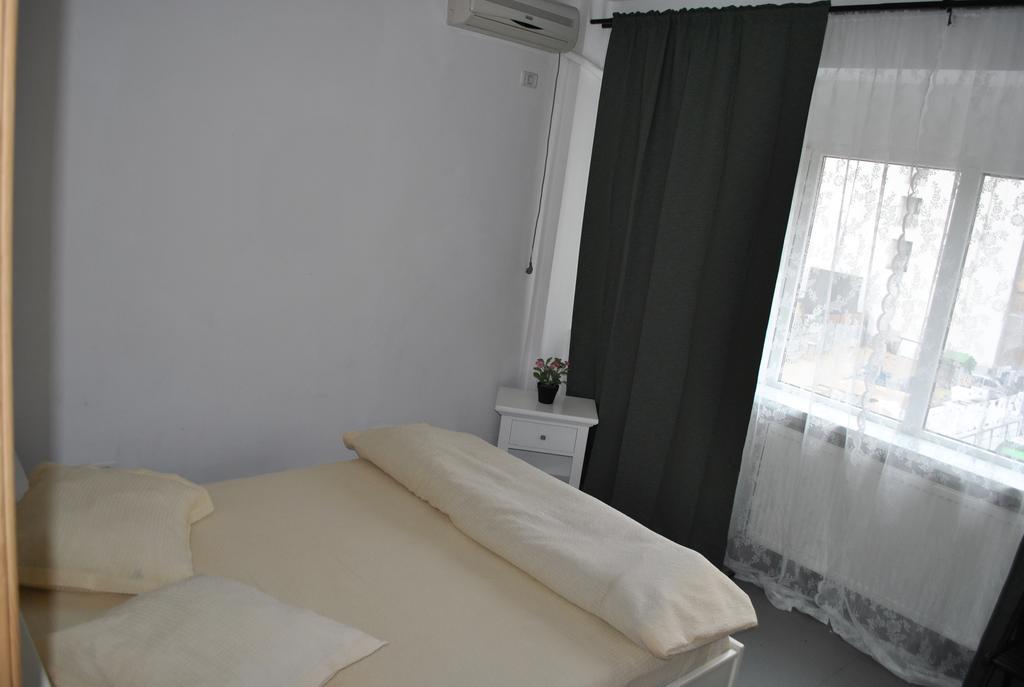 Vogue Hostel Bucarest Esterno foto