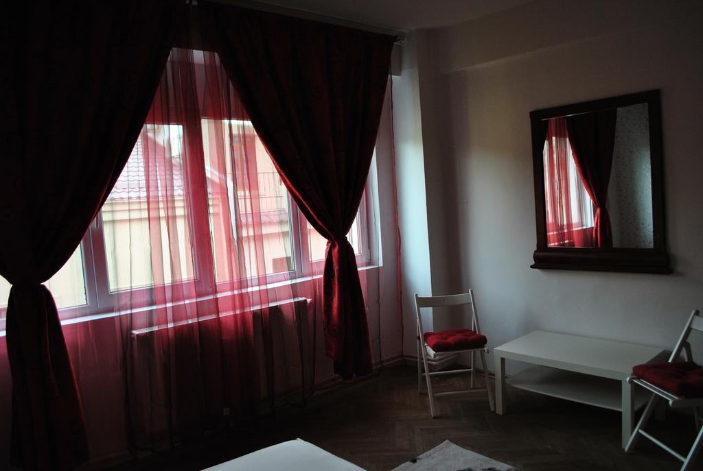 Vogue Hostel Bucarest Esterno foto