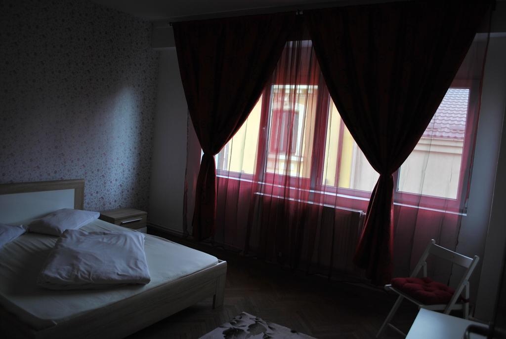 Vogue Hostel Bucarest Esterno foto