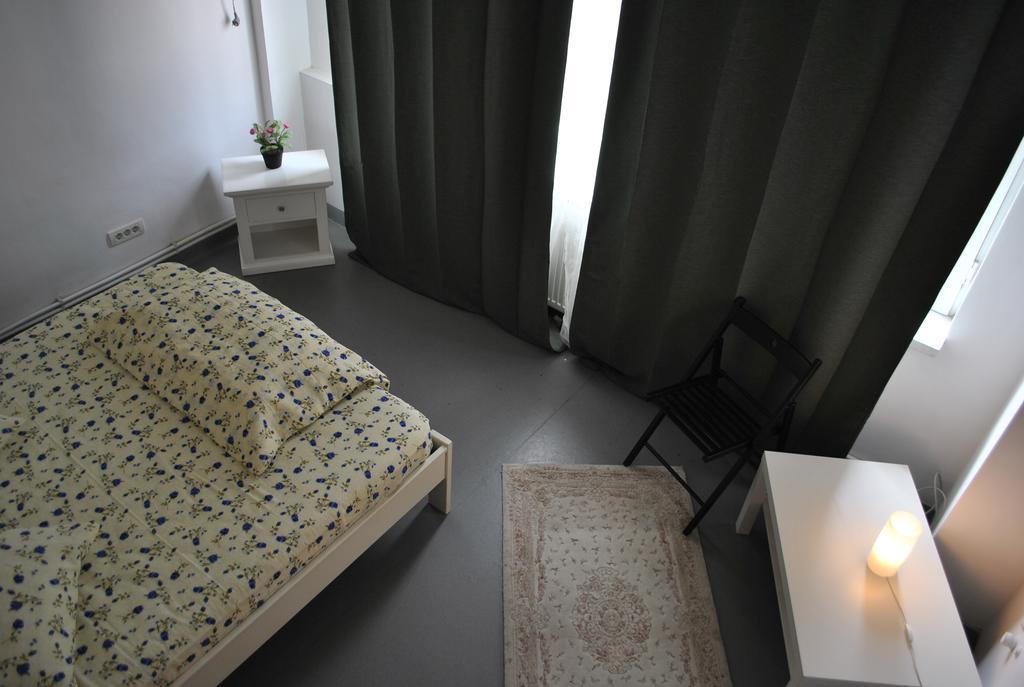 Vogue Hostel Bucarest Esterno foto