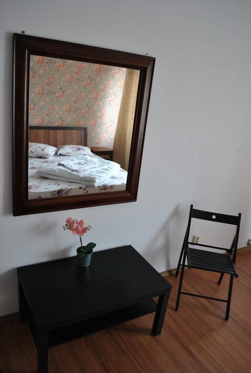 Vogue Hostel Bucarest Esterno foto